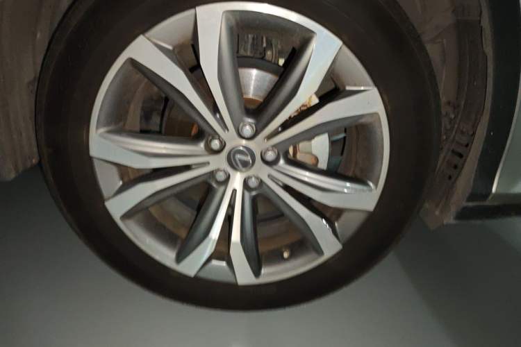 Used Lexus RX 2021 300 Four-Wheel Drive Special Edition Right Front Wheel Hub