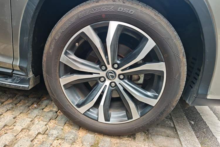 Used Lexus RX 2021 300 Four-Wheel Drive Special Edition Right Front Wheel Hub