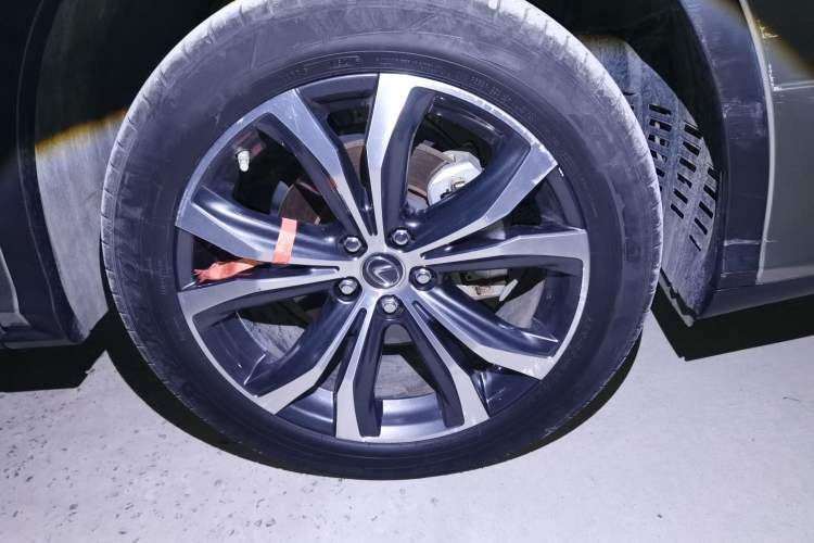 Used Lexus RX 2021 300 Four-Wheel Drive Special Edition Right Front Wheel Hub