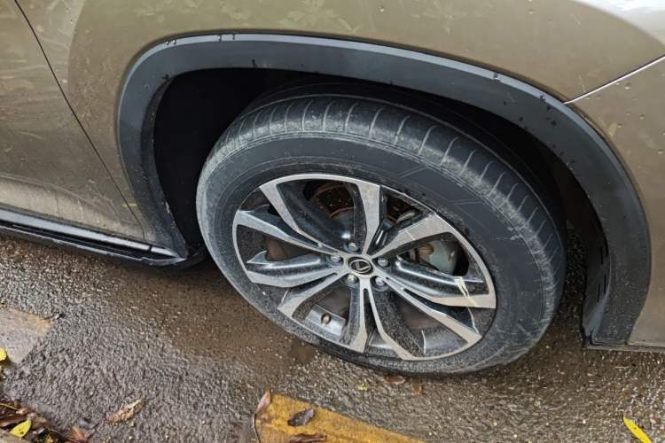 Used Lexus RX 2021 300 Four-Wheel Drive Special Edition Right Front Wheel Hub