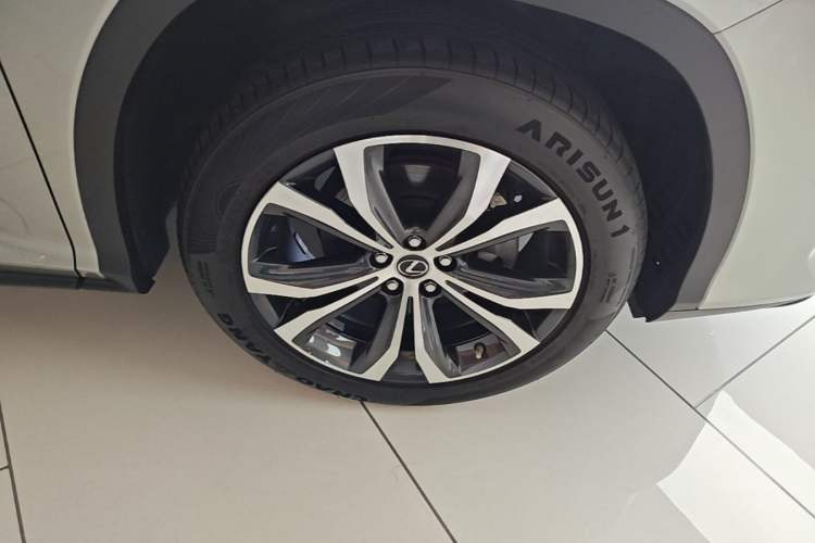 Used Lexus RX 2021 300 Four-Wheel Drive Special Edition Right Front Wheel Hub