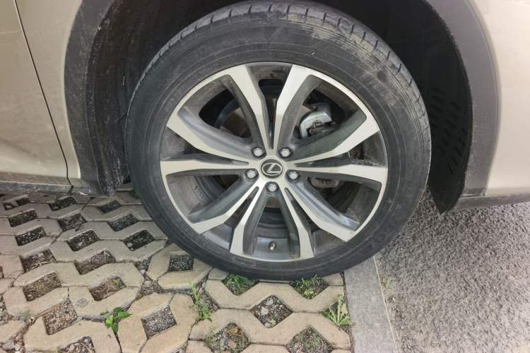 Used Lexus RX 2021 300 Four-Wheel Drive Special Edition Right Front Wheel Hub