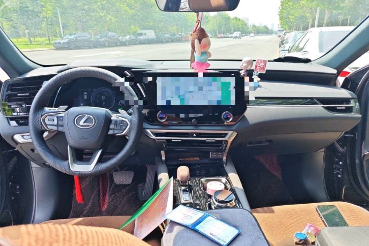 Used Lexus RX 2023 350h Two-Wheel Drive Comfort Edition Center Console