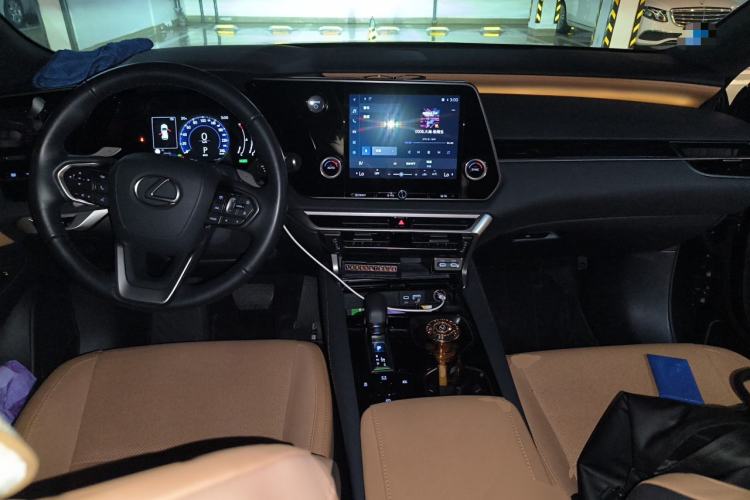 Used Lexus RX 2023 350h Two-Wheel Drive Enjoyment Version Center Console