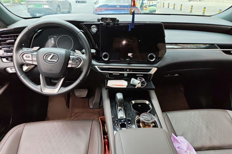Used Lexus RX 2023 350h Two-Wheel Drive Comfort Edition Center Console