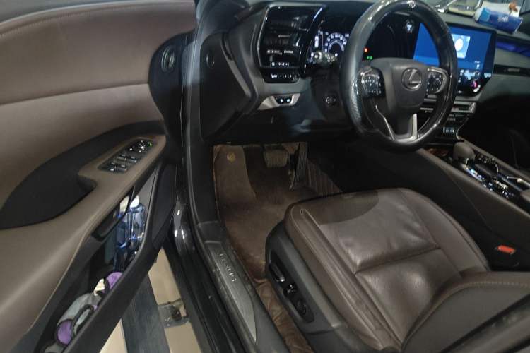 Used Lexus RX 2023 350h Four-Wheel Drive Enjoyment Version Driver Seat
