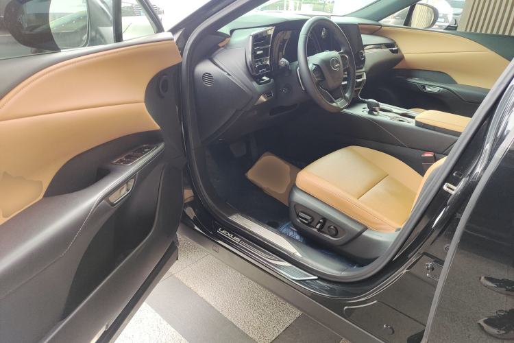 Used Lexus RX 2023 350h Two-Wheel Drive Enjoyment Version Driver Seat