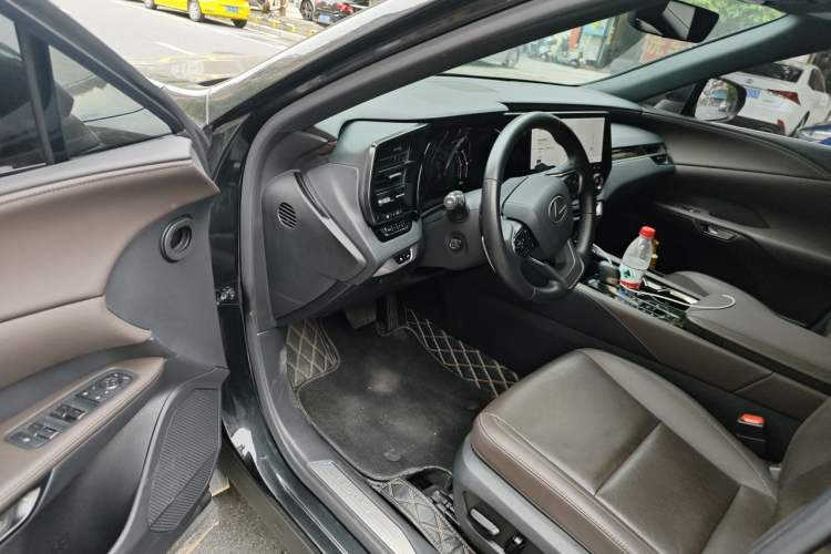 Used Lexus RX 2023 350h Four-Wheel Drive Enjoyment Version Driver Seat