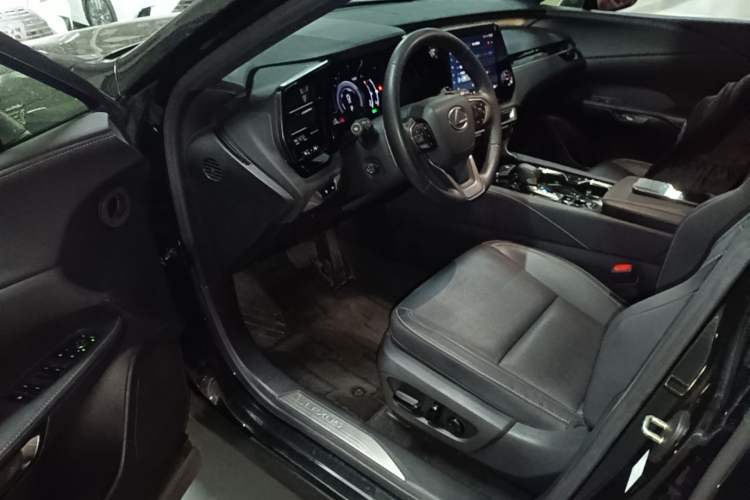 Used Lexus RX 2023 350h Two-Wheel Drive Enjoyment Version Driver Seat