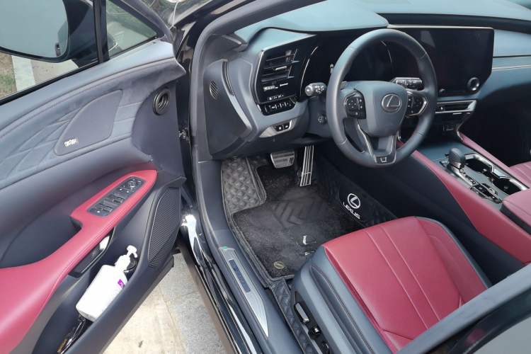 Used Lexus RX 2023 500h Four-Wheel Drive F SPORT Performance Interior 3