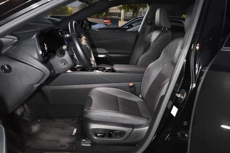 Used Lexus RX 2023 350h Two-Wheel Drive Enjoyment Version Left Front Seat