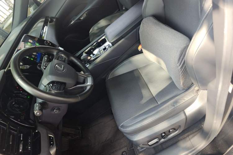 Used Lexus RX 2023 350h Two-Wheel Drive Enjoyment Version Left Front Seat