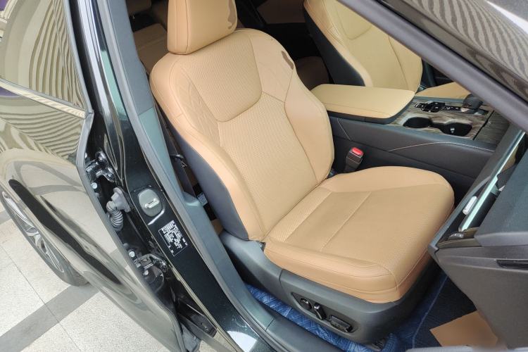 Used Lexus RX 2023 350h Two-Wheel Drive Enjoyment Version Right Front Seat