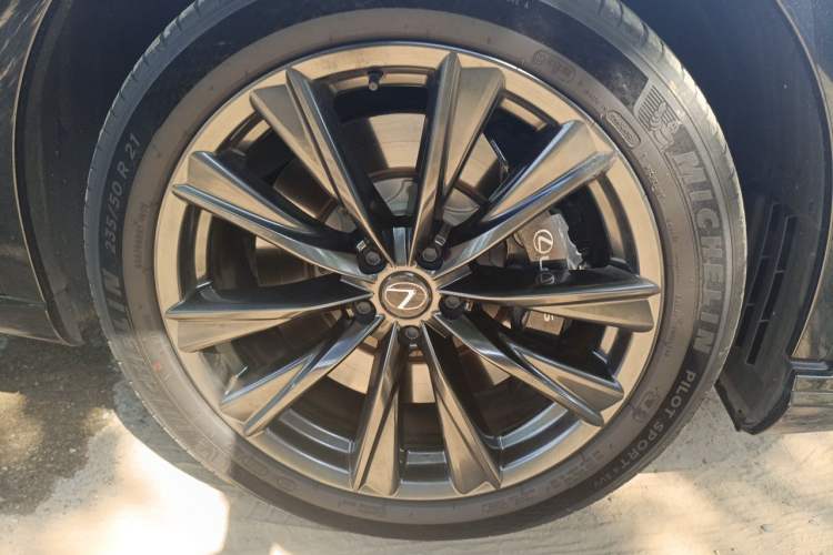 Used Lexus RX 2023 500h Four-Wheel Drive F SPORT Performance Right Front Wheel Hub