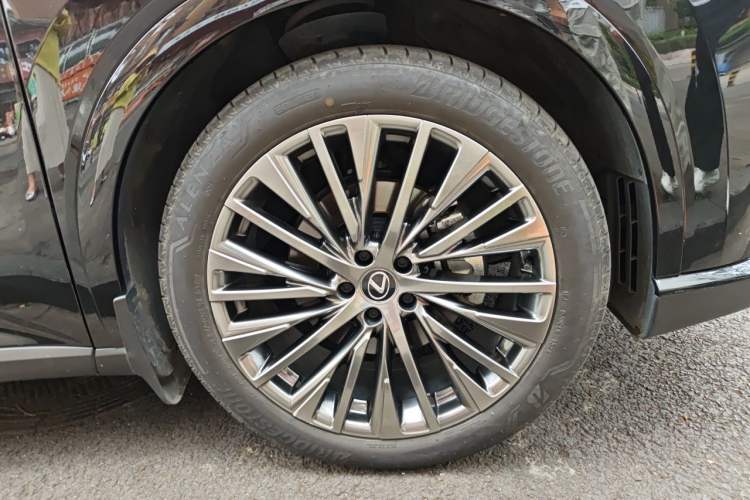 Used Lexus RX 2023 350h Two-Wheel Drive Comfort Edition Right Front Wheel Hub