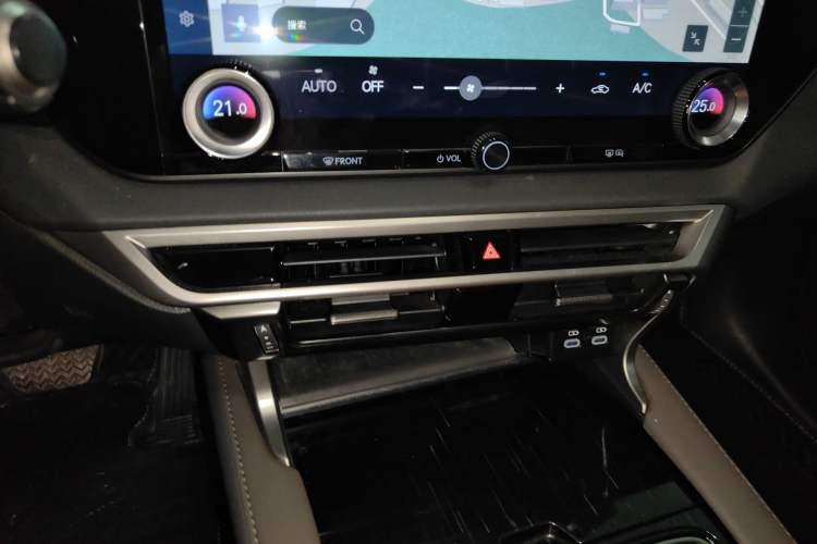 Used Lexus RX 2023 350h Two-Wheel Drive Comfort Edition Audio And AC Panel