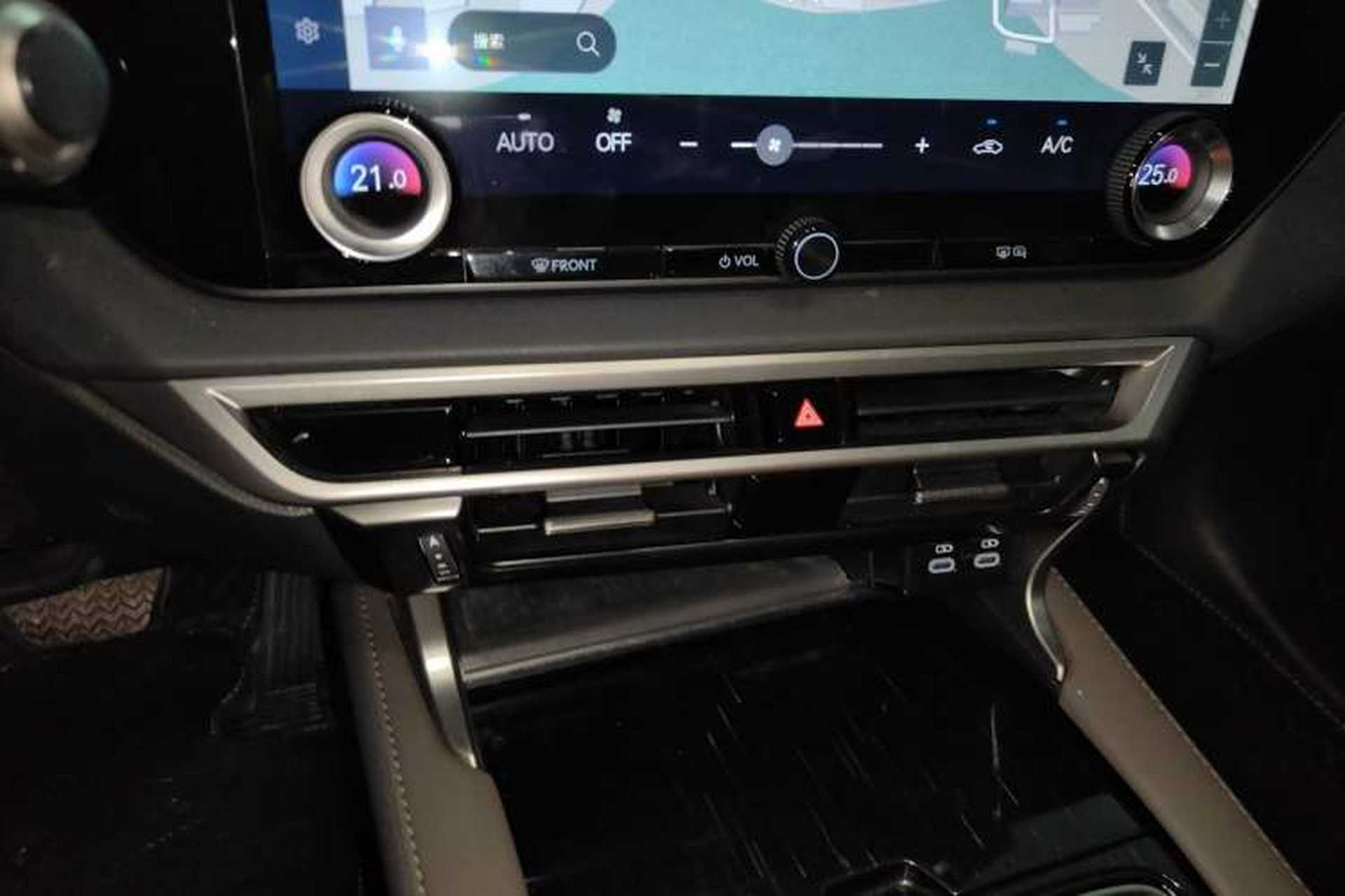 Used Lexus RX 2023 350h Two-Wheel Drive Comfort Edition Audio And AC Panel