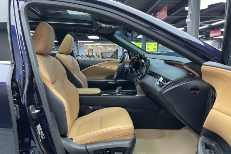 Used Lexus RX 2023 350h Two-Wheel Drive Comfort Edition Interior 7