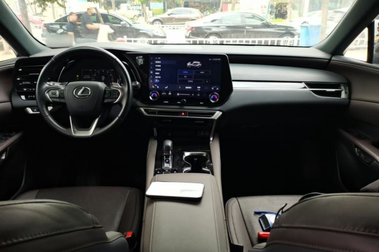 Used Lexus RX 2023 350h Two-Wheel Drive Comfort Edition Center Console