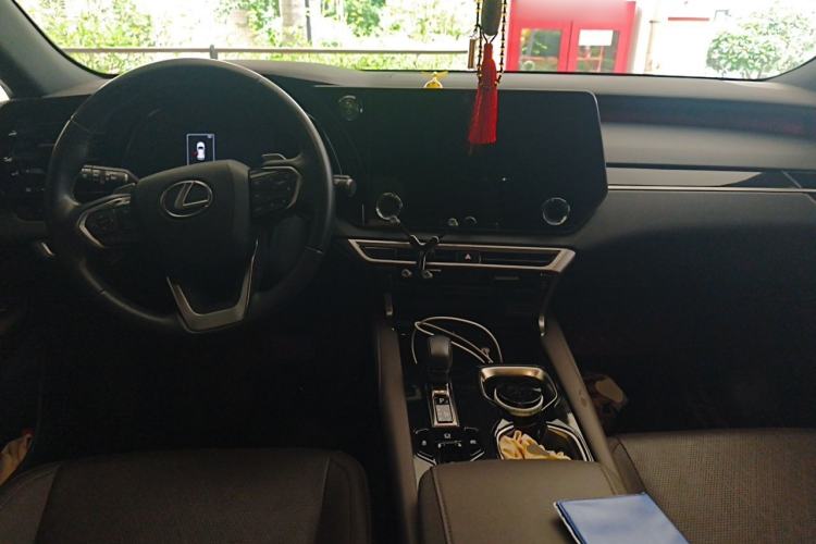 Used Lexus RX 2023 350h Two-Wheel Drive Comfort Edition Center Console