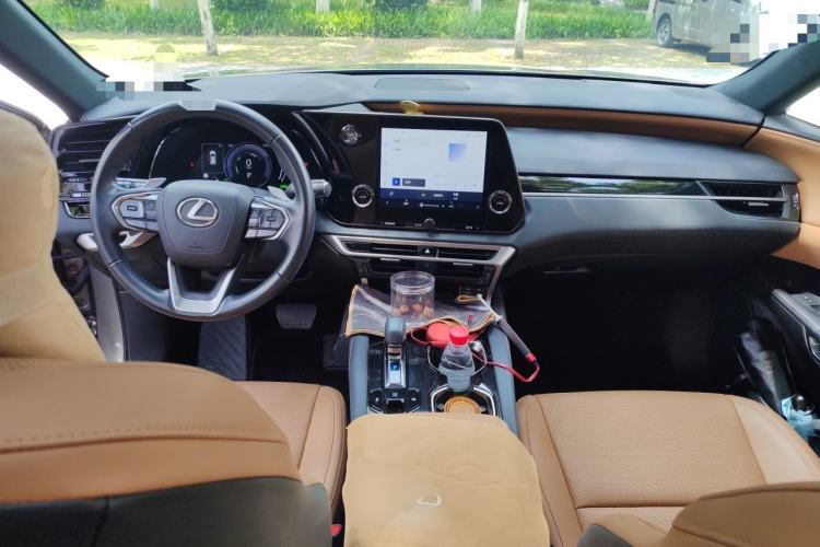 Used Lexus RX 2023 350h Two-Wheel Drive Enjoyment Version Center Console