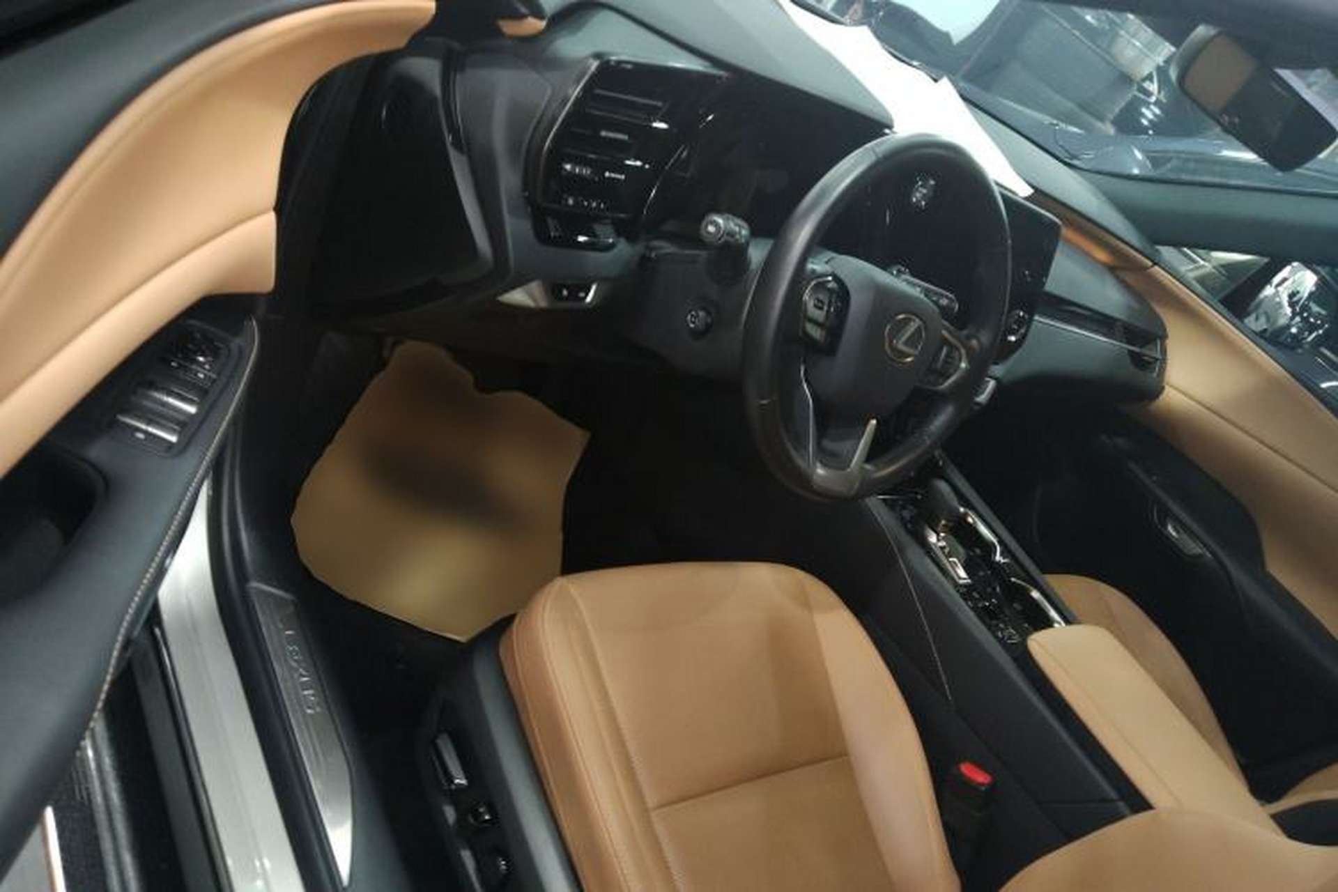 Used Lexus RX 2023 350h Two-Wheel Drive Enjoyment Version Driver Seat