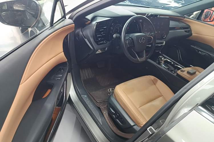 Used Lexus RX 2023 350h Four-Wheel Drive Enjoyment Version Driver Seat
