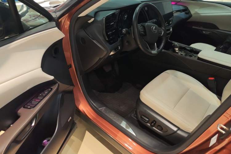 Used Lexus RX 2023 350h Two-Wheel Drive Comfort Edition Driver Seat