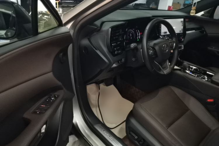 Used Lexus RX 2023 350h Four-Wheel Drive Enjoyment Version Driver Seat