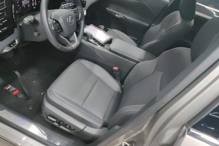 Used Lexus RX 2023 350h Two-Wheel Drive Enjoyment Version Left Front Seat
