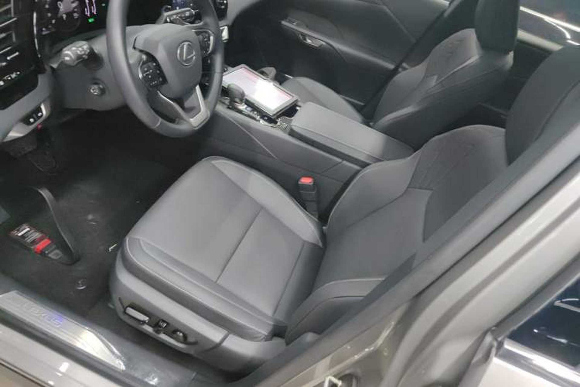 Used Lexus RX 2023 350h Two-Wheel Drive Enjoyment Version Left Front Seat