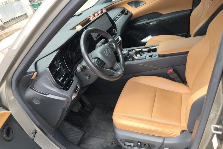 Used Lexus RX 2023 350h Two-Wheel Drive Enjoyment Version Left Front Seat