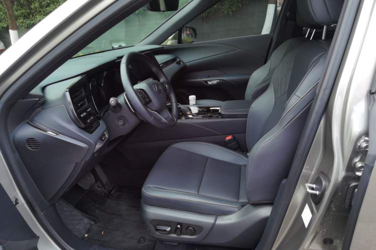 Used Lexus RX 2023 350h Two-Wheel Drive Enjoyment Version Left Front Seat