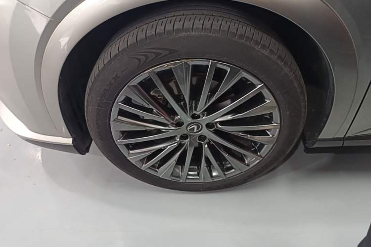 Used Lexus RX 2023 350h Four-Wheel Drive Enjoyment Version Left Front Wheel Hub