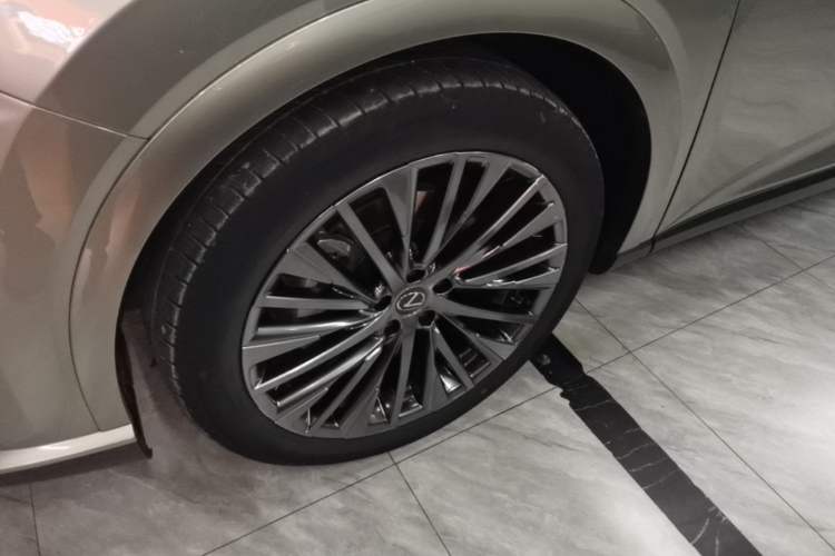 Used Lexus RX 2023 350h Four-Wheel Drive Enjoyment Version Left Front Wheel Hub