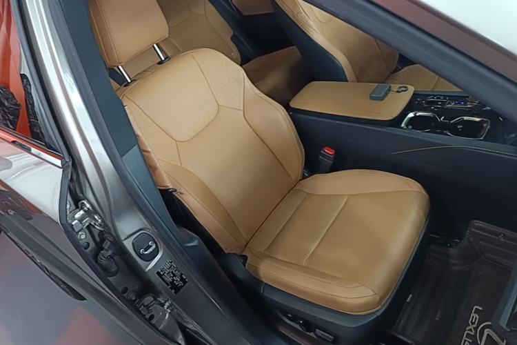 Used Lexus RX 2023 350h Four-Wheel Drive Enjoyment Version Right Front Seat