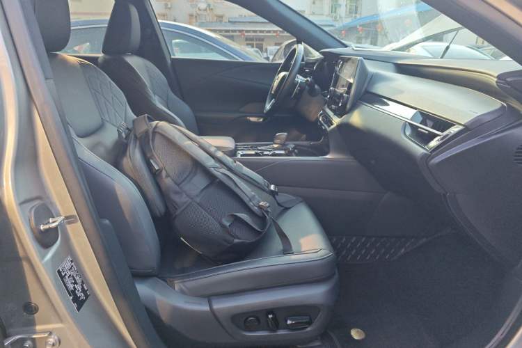 Used Lexus RX 2023 350h Two-Wheel Drive Enjoyment Version Right Front Seat