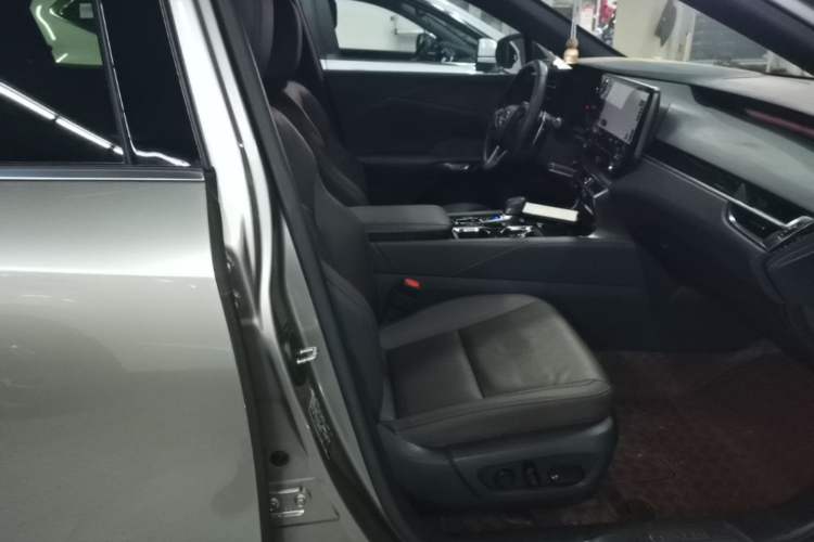 Used Lexus RX 2023 350h Four-Wheel Drive Enjoyment Version Right Front Seat