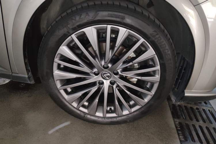 Used Lexus RX 2023 350h Four-Wheel Drive Enjoyment Version Right Front Wheel Hub