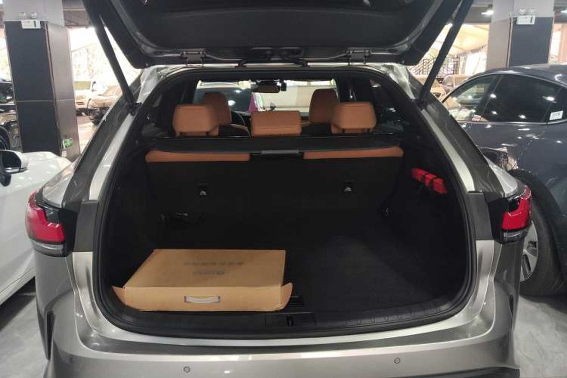 Used Lexus RX 2023 350h Two-Wheel Drive Enjoyment Version Trunk
