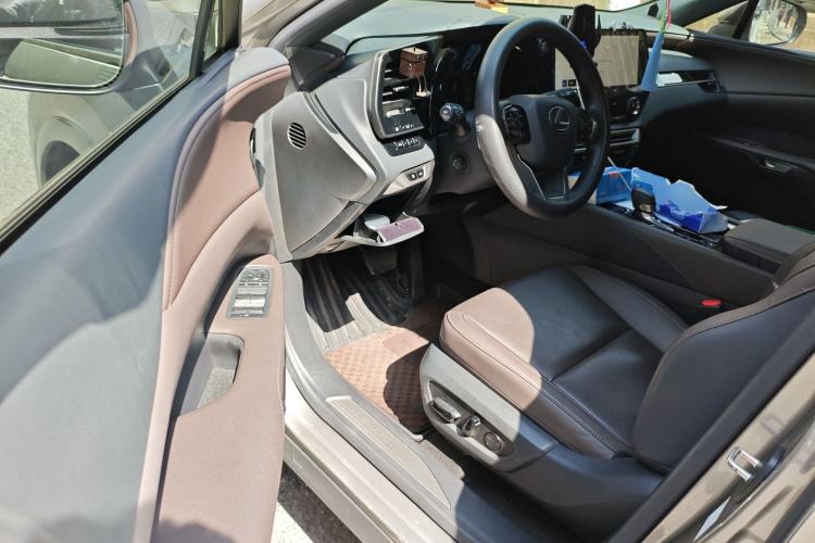 Used Lexus RX 2023 350h Four-Wheel Drive Enjoyment Version Driver Seat