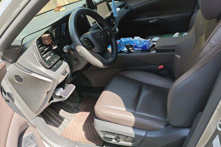 Used Lexus RX 2023 350h Four-Wheel Drive Enjoyment Version Left Front Seat