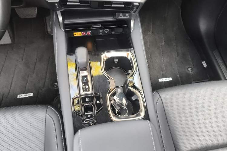 Used Lexus RX 2023 350h Four-Wheel Drive Enjoyment Version Gear Lever