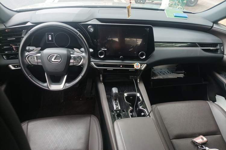 Used Lexus RX 2023 350h Two-Wheel Drive Comfort Edition Center Console