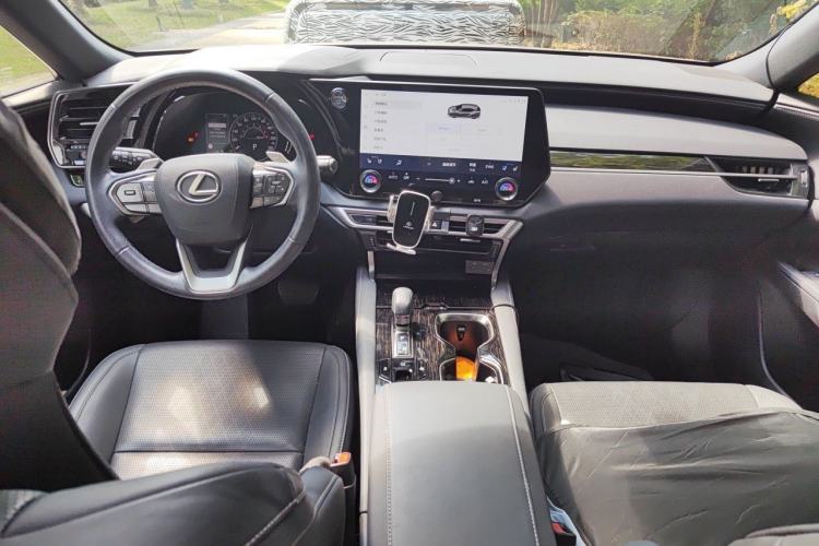 Used Lexus RX 2023 350h Two-Wheel Drive Comfort Edition Center Console
