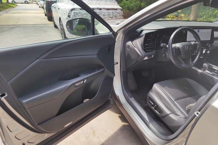 Used Lexus RX 2023 350h Two-Wheel Drive Comfort Edition Driver Seat