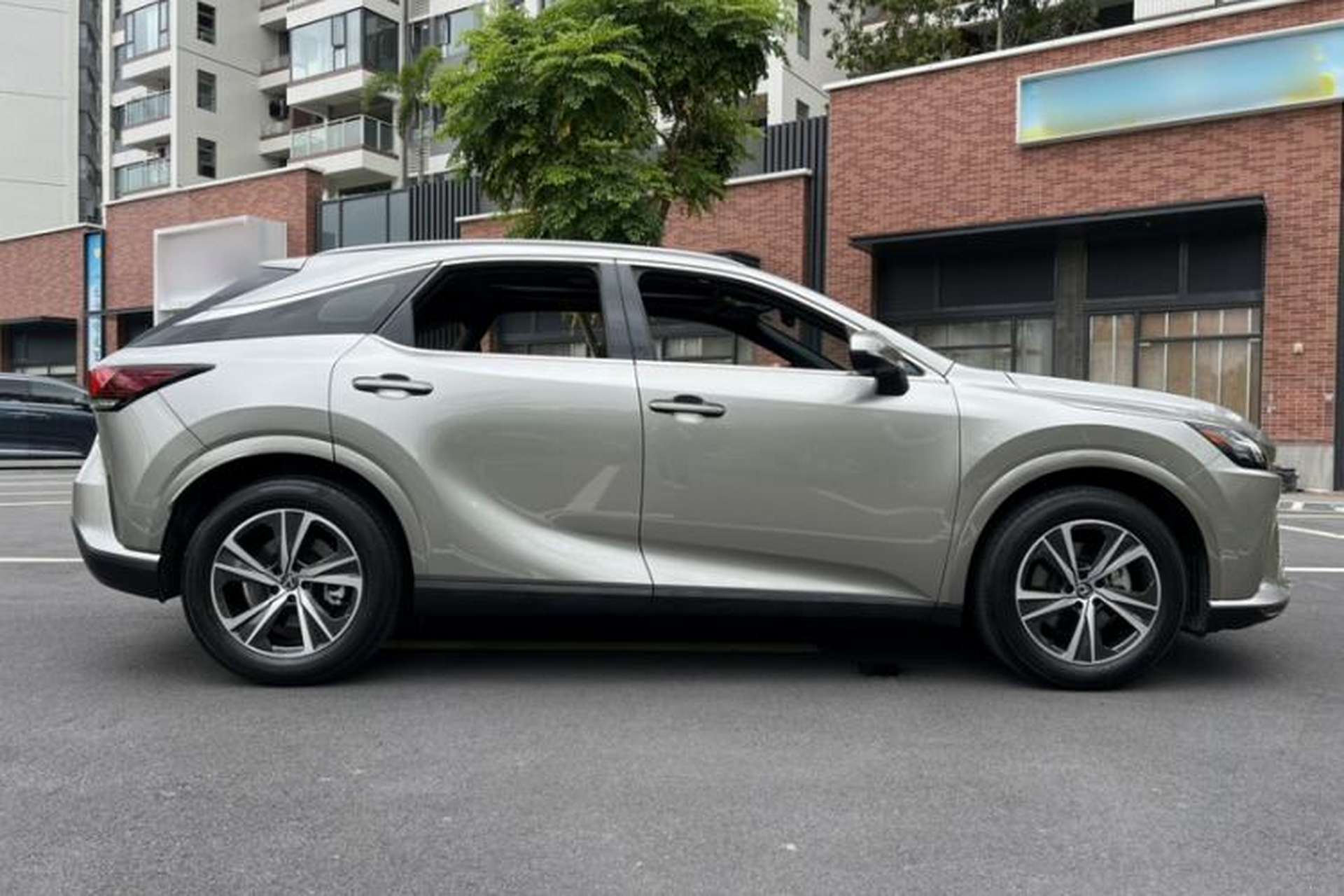Used Lexus RX 2023 350h Two-Wheel Drive Comfort Edition Exterior 1