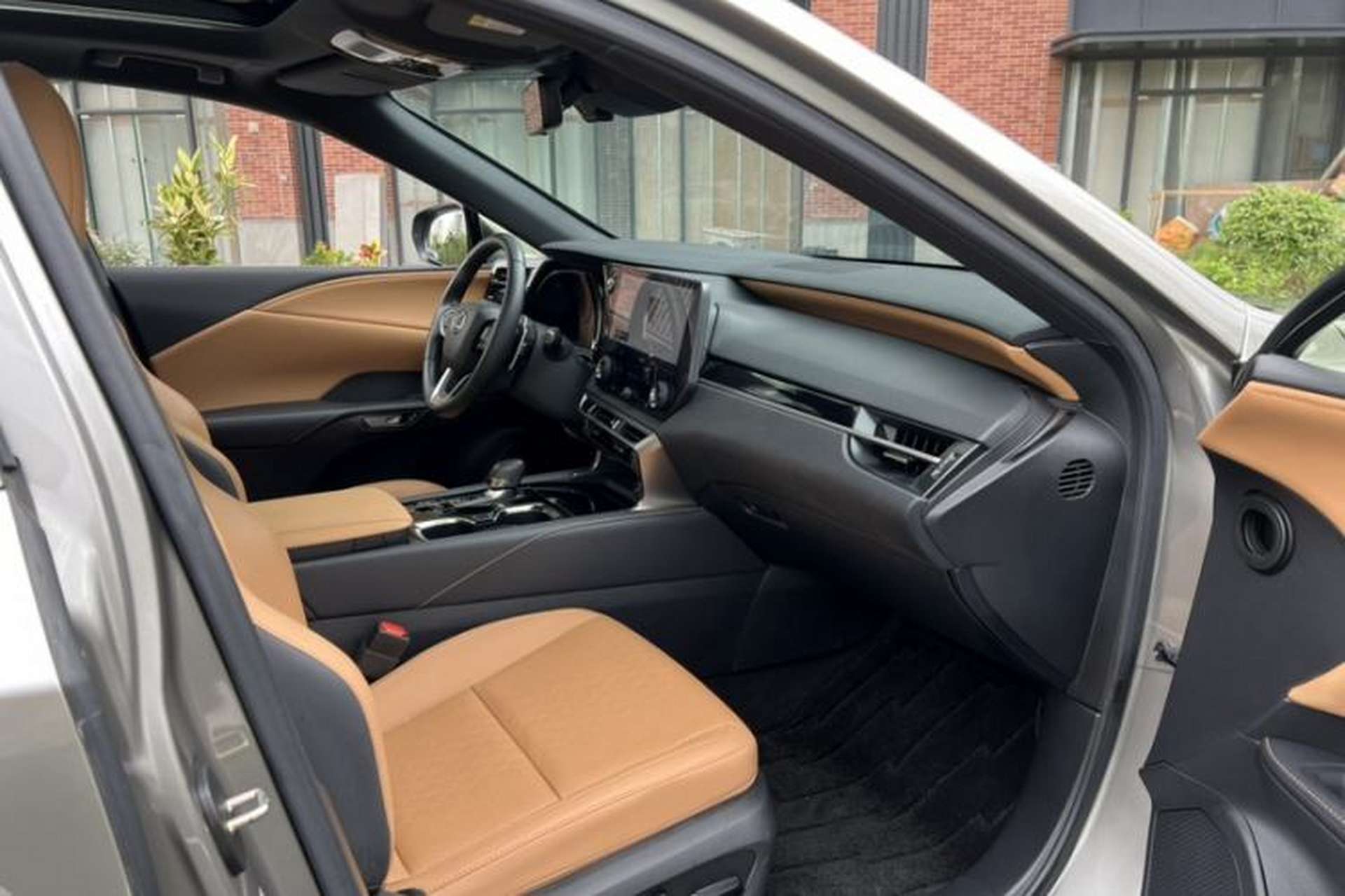 Used Lexus RX 2023 350h Two-Wheel Drive Comfort Edition Interior 6