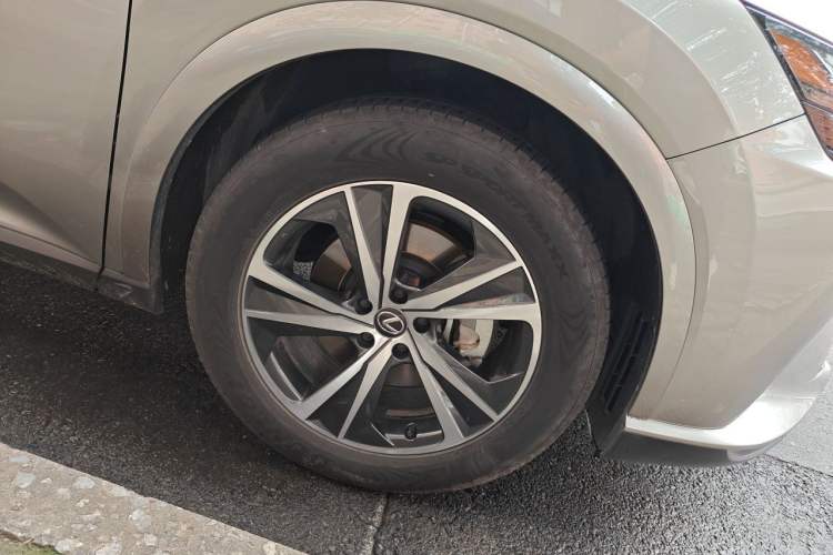 Used Lexus RX 2023 350h Two-Wheel Drive Comfort Edition Right Front Wheel Hub