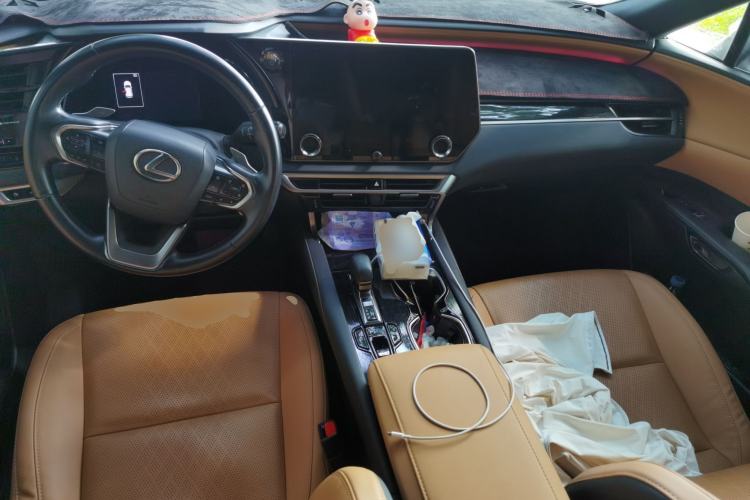 Used Lexus RX 2023 350h Two-Wheel Drive Comfort Edition Center Console